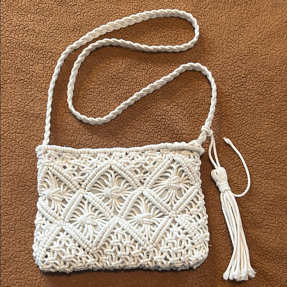 Elegant White Macrame Shoulder Bag - Picture 1 of 10